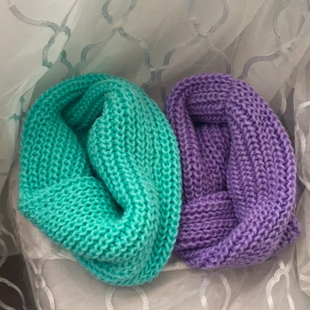 H&M circle scarf set